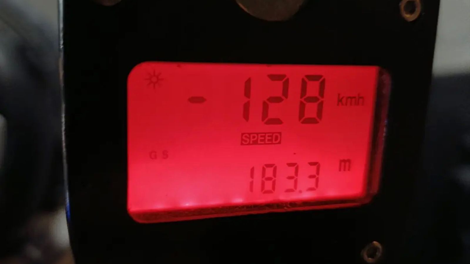 Πήγαινε με 128 χλμ./ώρα σε κατοικημένη περιοχή με όριο 50 χλμ./ώρα